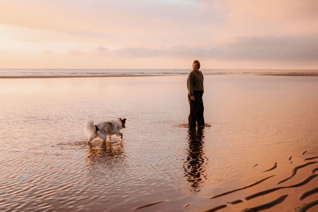 hund und mensch fotoshooting am Strand